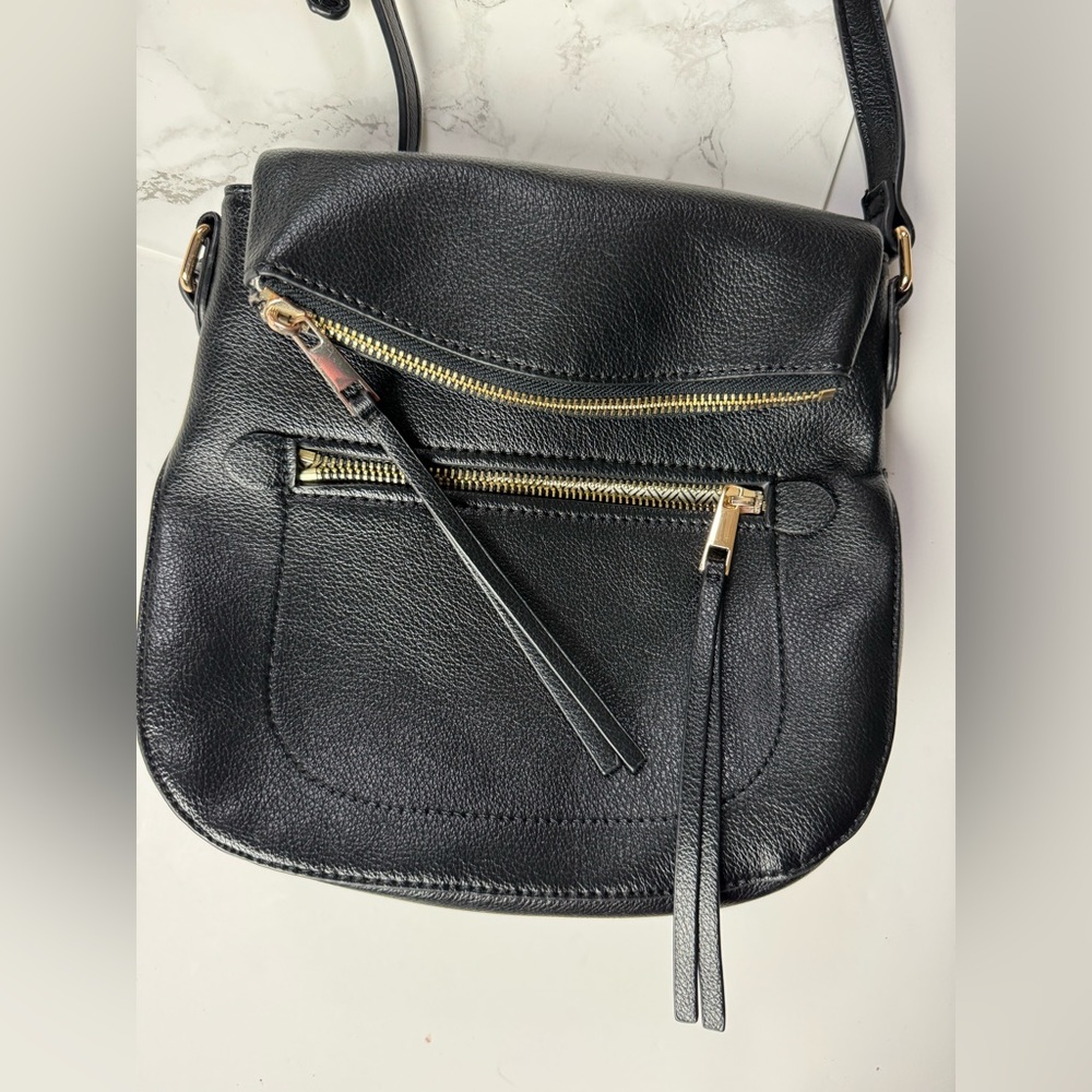 Multi zipper compartment crossbody purse.